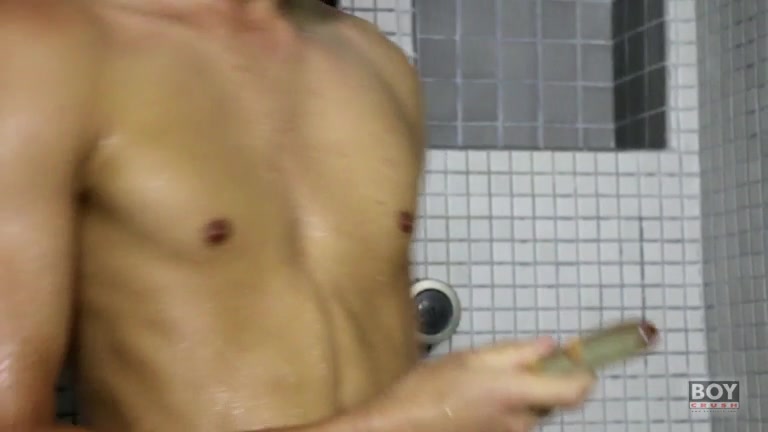 He Shouldn#38;t Showe Alone - Matthew Cole - BoyCrush