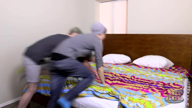 Swapping Raw Cocks Cumming Hard - Chris Summers Zack Love - BoyCrush