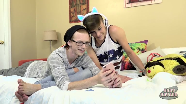 Sexy Selfie Boys Get Sensual - Chris Summers Elijah Young - BoyCrush