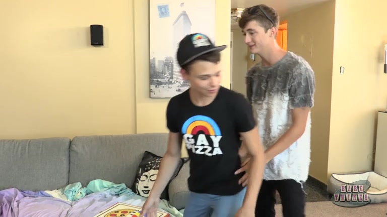 Pizza Boy Earns His Tip - Austin Lock Zack Love - BoyCrush