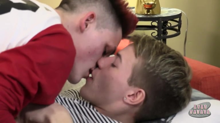 A Bareback Twink Hook Up - Avery Jones James Stirling - BoyCrush