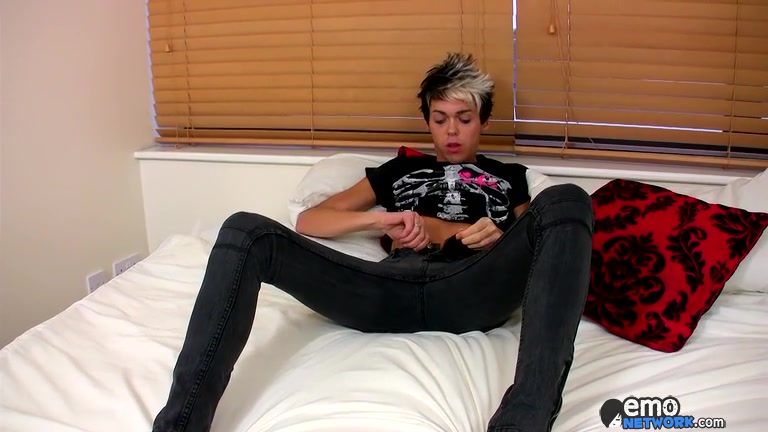 Wanking With Alexander Syden - ExposedEmos