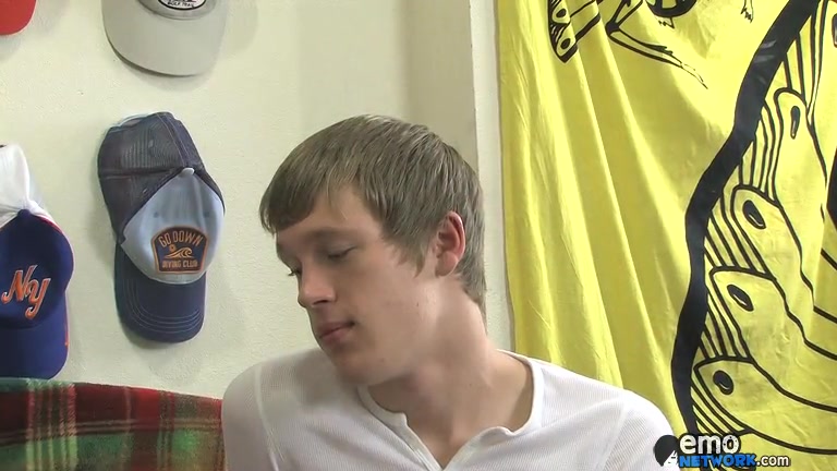 Innocent Chat Leads To Fucking - Corey Jakobs And Jae Landen - ExposedEmos