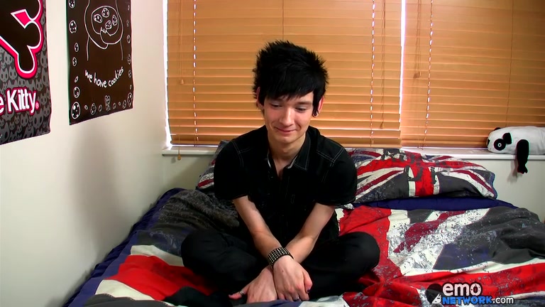 Cute British Emo Boy Kyle Wilkinson - ExposedEmos