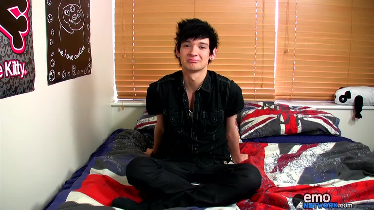 Cute British Emo Boy Kyle Wilkinson - ExposedEmos