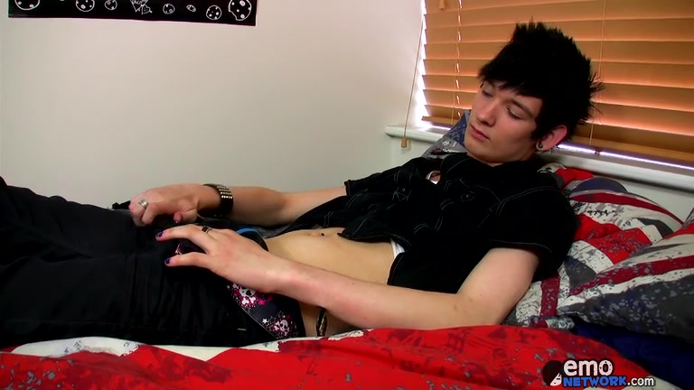 Cute British Emo Boy Kyle Wilkinson - ExposedEmos
