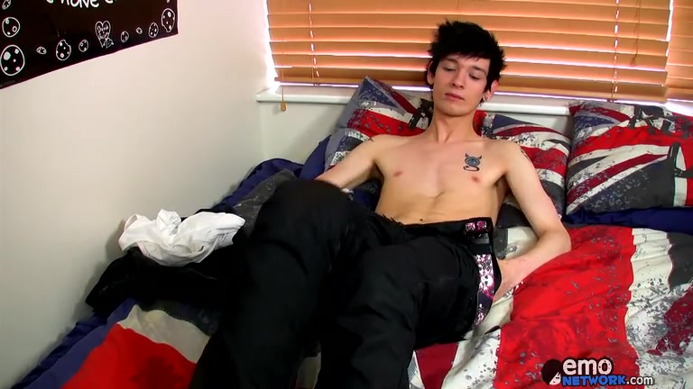 Cute British Emo Boy Kyle Wilkinson - ExposedEmos