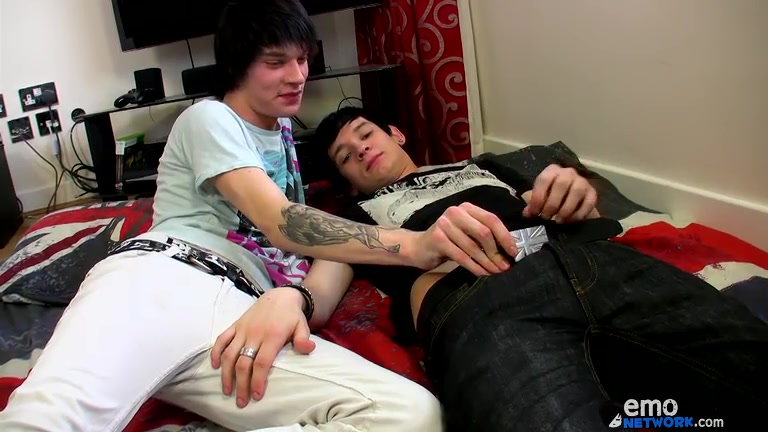Kyle Wilkinson Fucks Lewis Romeo - ExposedEmos