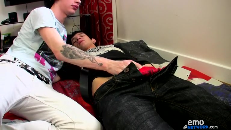 Kyle Wilkinson Fucks Lewis Romeo - ExposedEmos