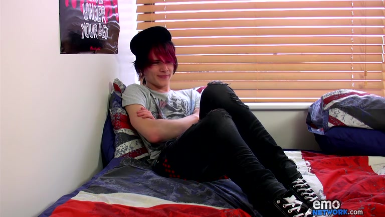 Cute Emo Boy Damien Winters - ExposedEmos
