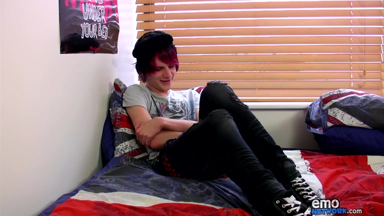 Cute Emo Boy Damien Winters - ExposedEmos