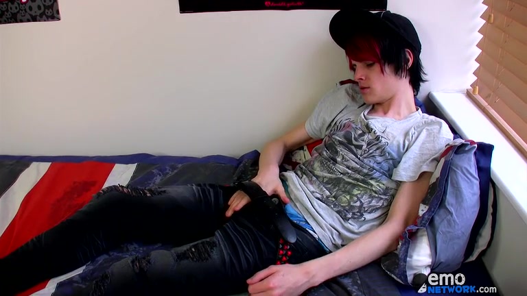 Cute Emo Boy Damien Winters - ExposedEmos