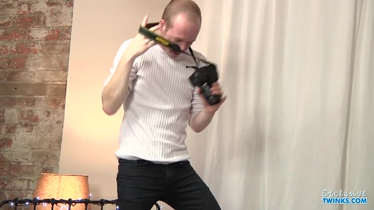 Hung Young Stud Gets Horny - Felix Chase - TXXXMStudios
