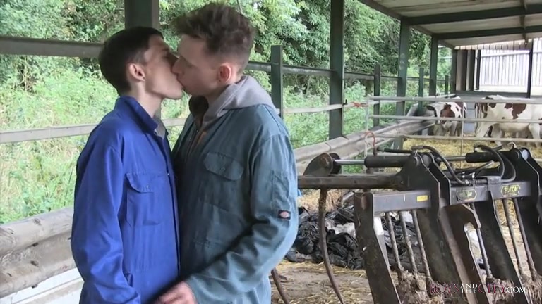 Hard Working Boy On The Farm - Aaron Aurora Oscar Roberts - TXXXMStudios