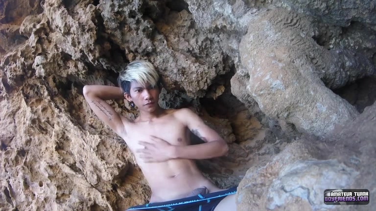 Boner Stroking At The Beach - Xander Ridge - TXXXMStudios