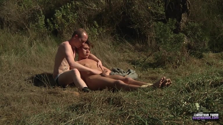 Stroking Out Loads In The Sun - Justin Blaber Sean Taylor - TXXXMStudios