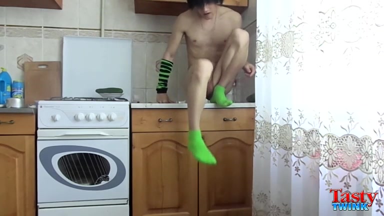 Hard Dick Fun In The Kitchen! - Maxim - TastyTwink