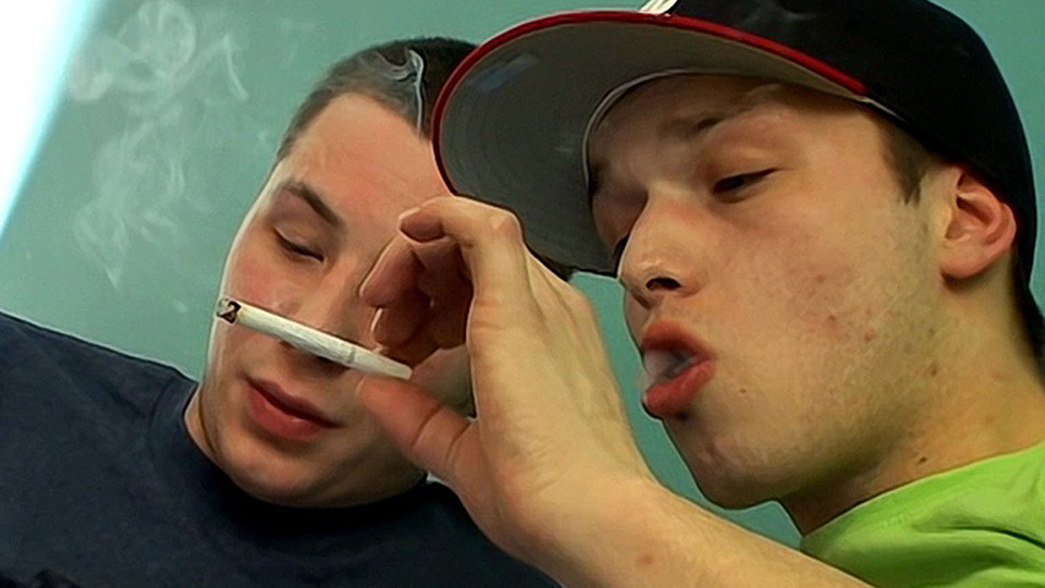 Straight Buddies Smoke Sex! - Straight Buddies Smoke Sex! - Boys-Smoking