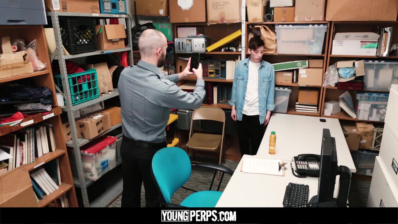 YoungPerps - Dumb twink criminal blows a hung cop