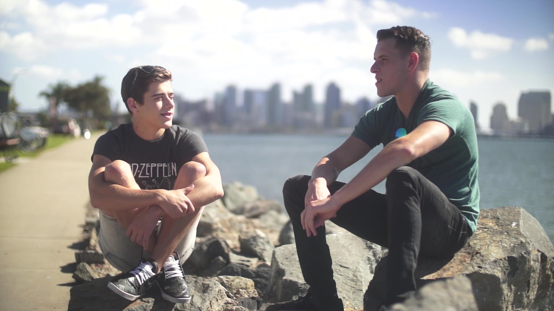 Helix twink Joey Mills takes uncut muscle jock Shane Cook RAW