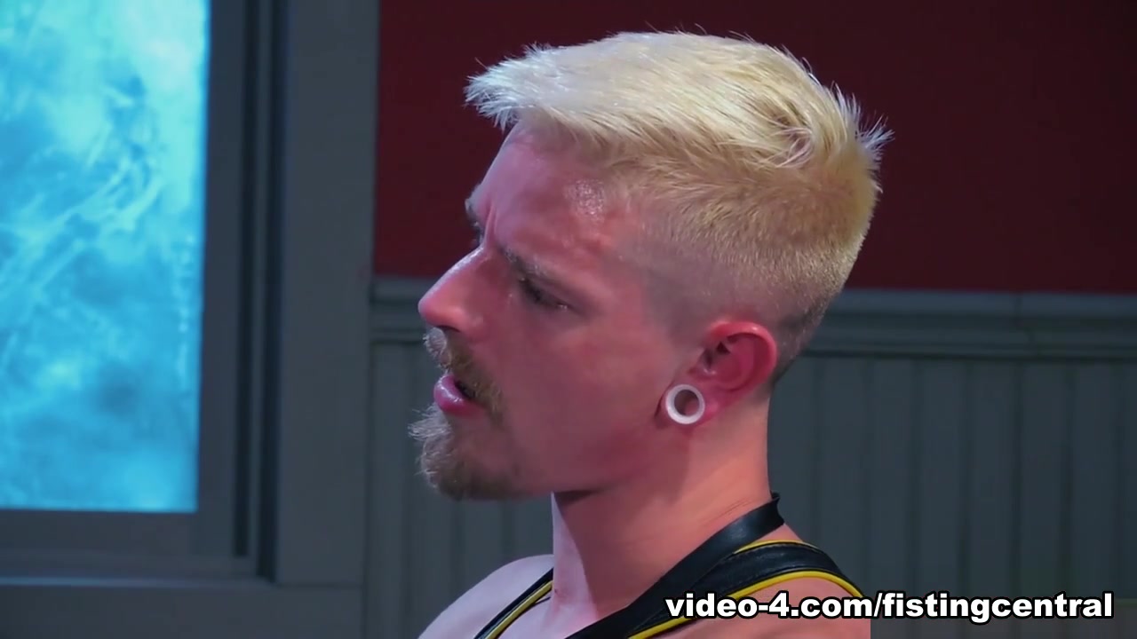 Fisty's Barber Shop featuring Cody Winter, Issac Lin - FistingCentral