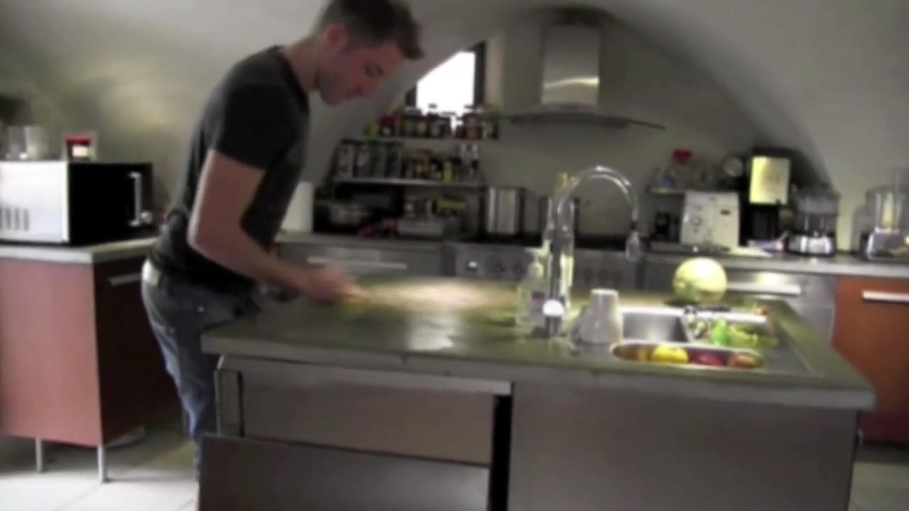 Juan fucked by his friend straight in the kitchen - CrunchBoy