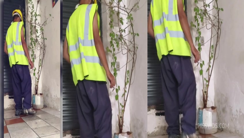 Worker Piss Drinker - PissVids