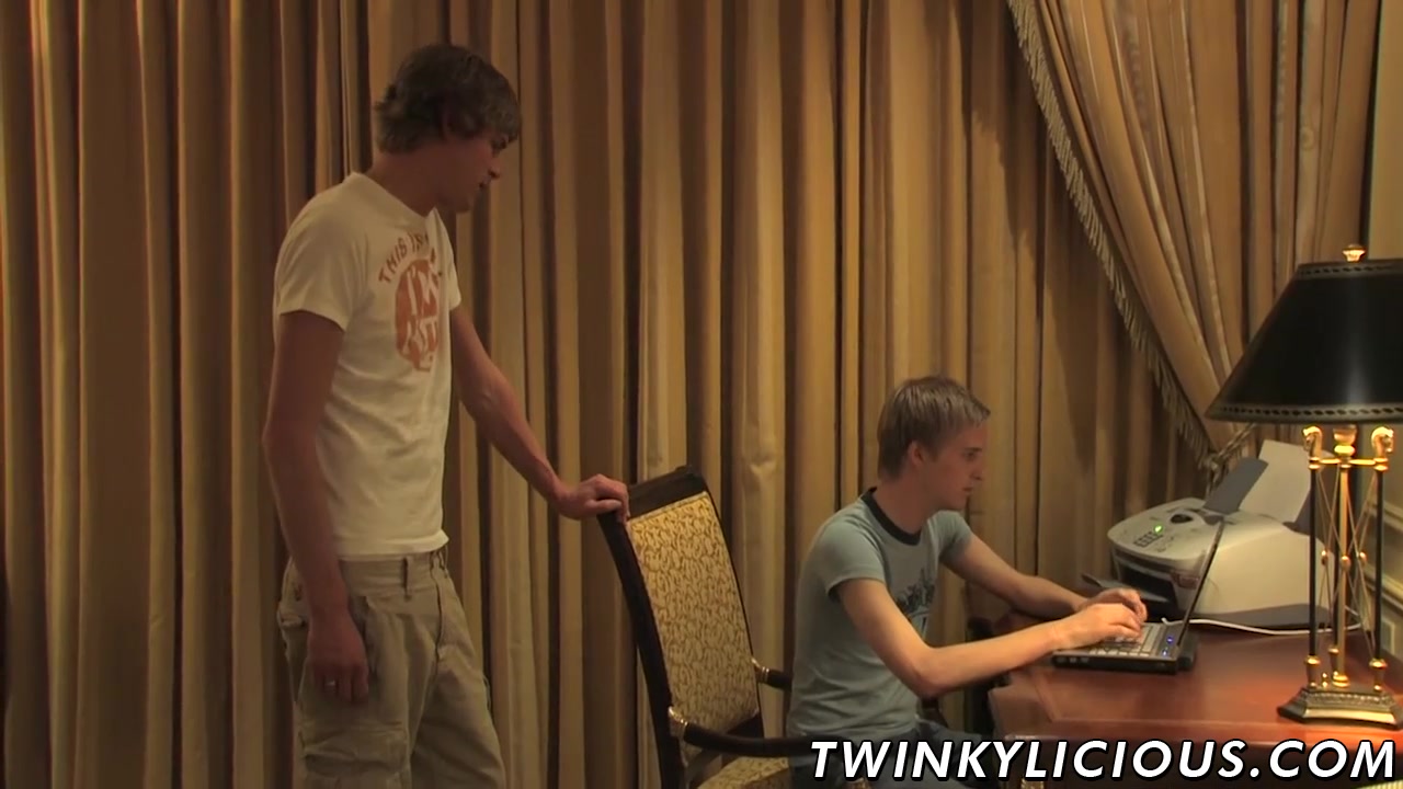 Jack off session with Reed Parker and the sexy Braden Phoenix
