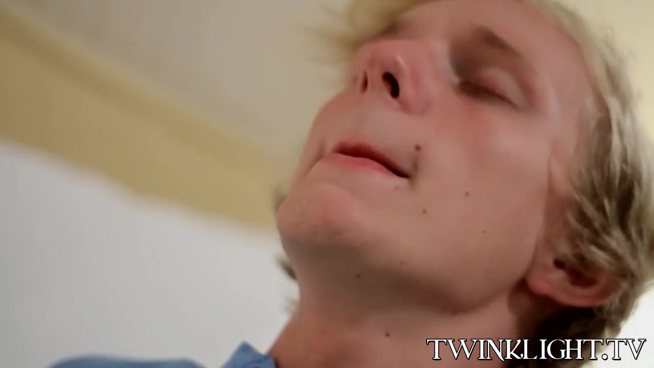 Blonde and brunette twinks enjoying a fuck session at home