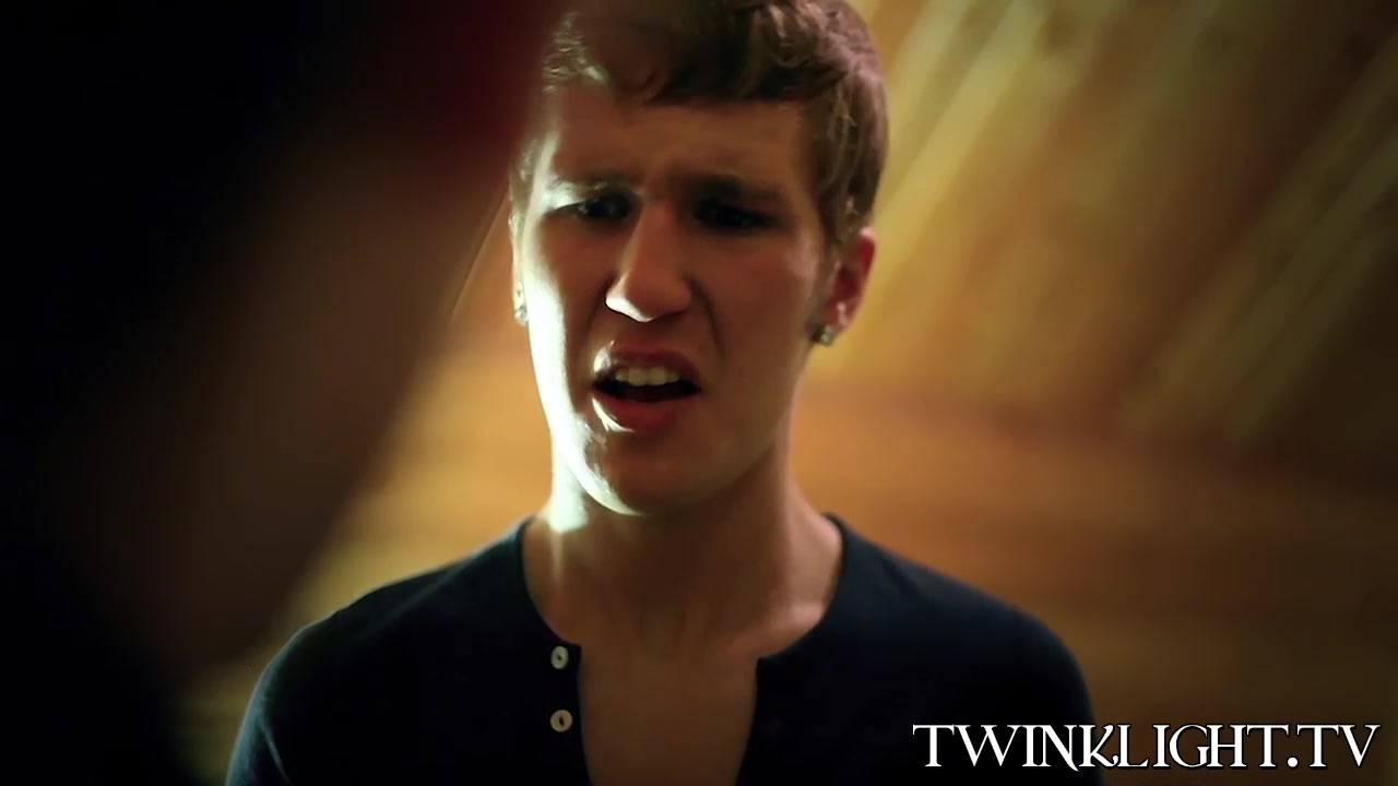 Vamps twinks Jayden Ellis and sexy Kain Lanning railing