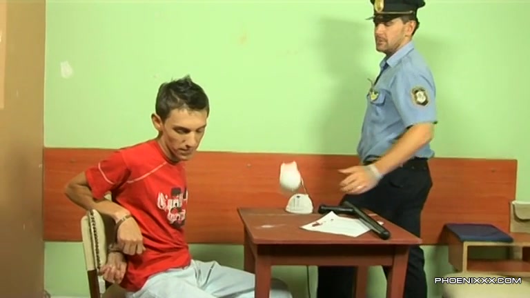 Police officer Roberts bangs hot twink Ian on a office desk