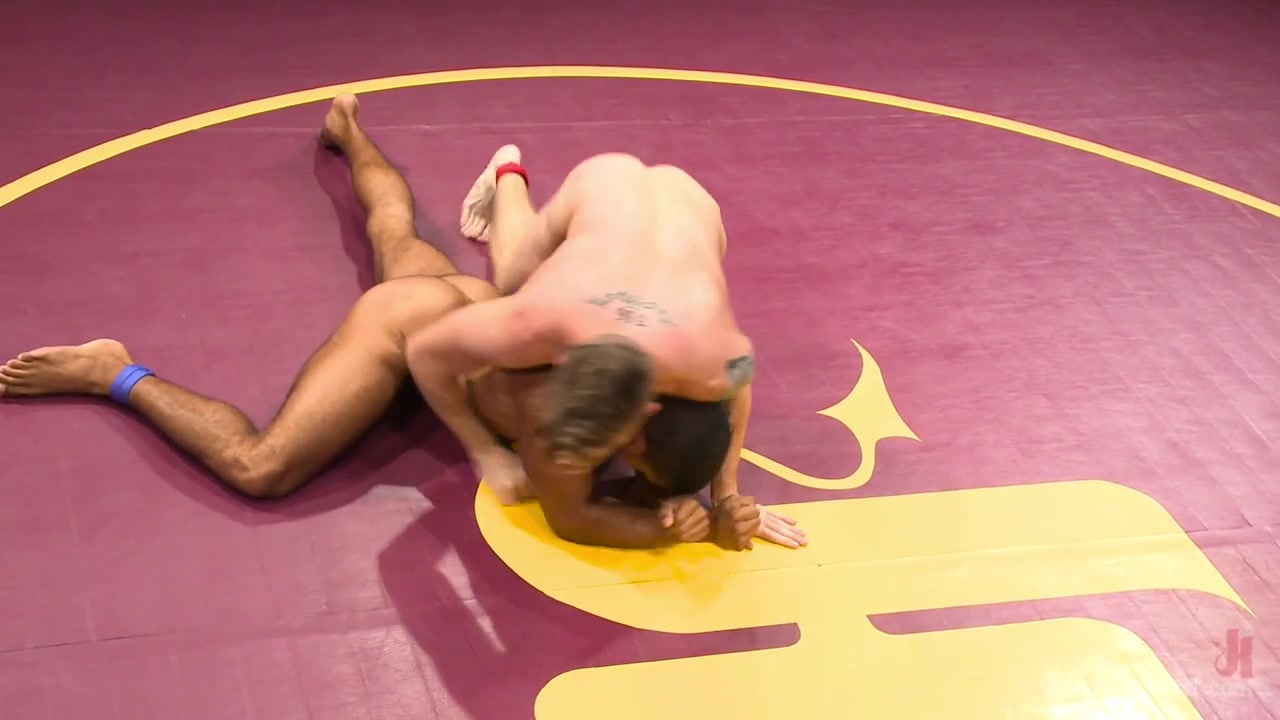 Mike Maverick Sebastian Keys in Lean Studs Rumble For Sexual Glory - NakedKombat