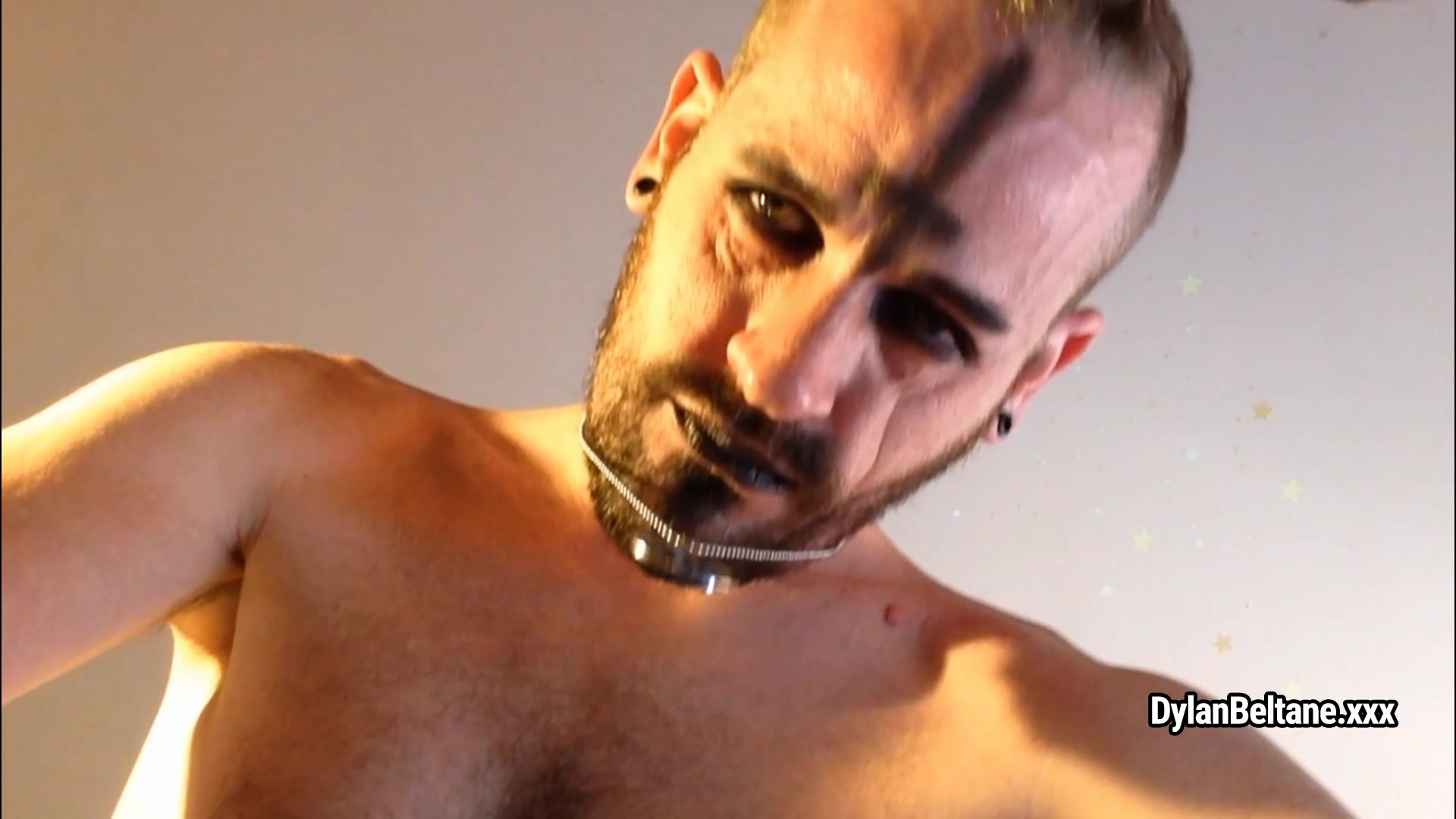 Devil-worshippe Dylan Beltane tosses his long dick for cum