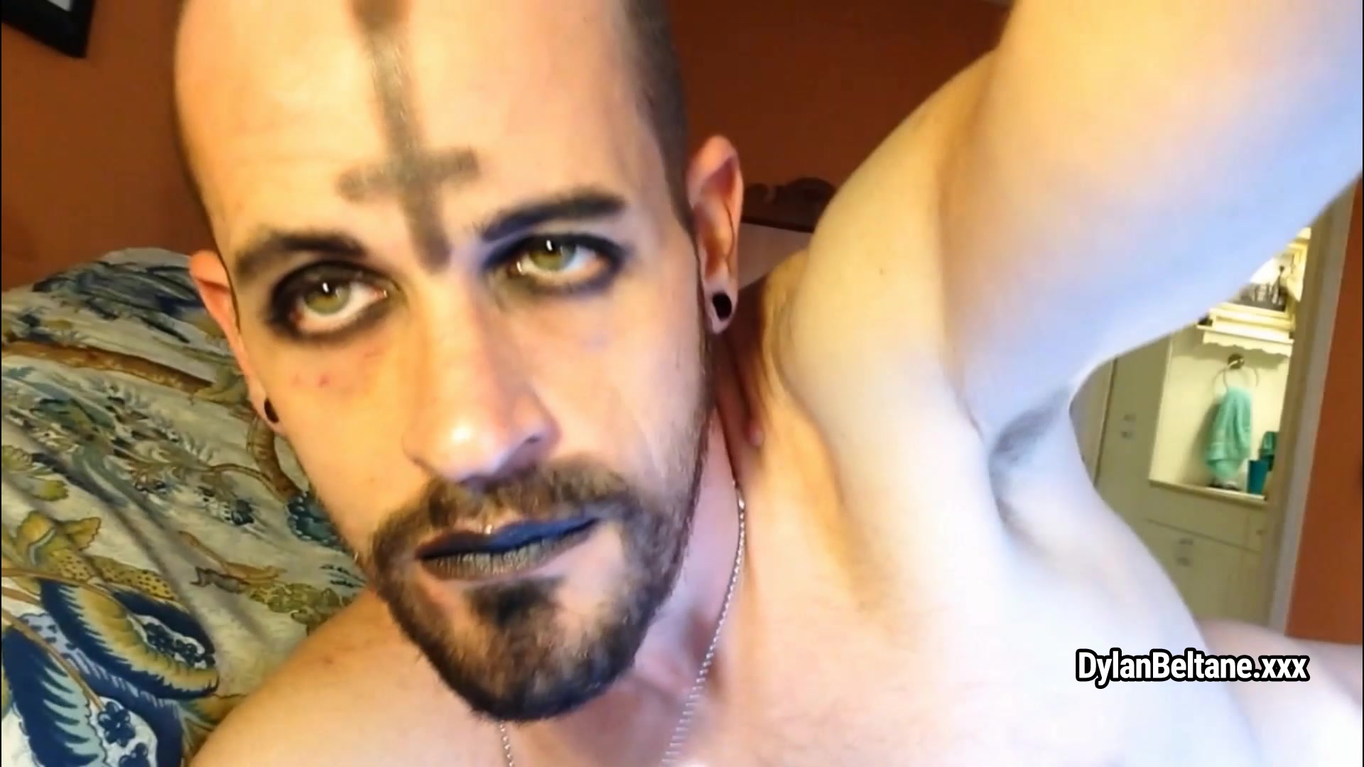 Devil-worshippe Dylan Beltane tosses his long dick for cum