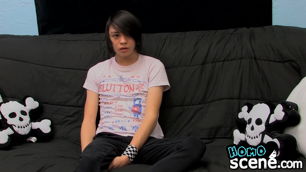 Roxy Red in Emo Twink Roxy Red Enjoys A Glass Dildo While He Wanks - HomoScene