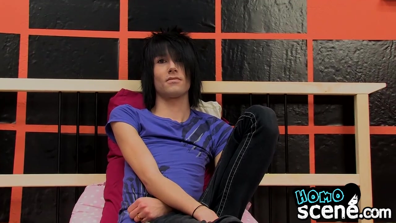 Brandon White in Brandon White Wastes No Time Enjoying His Emo Cock - HomoScene