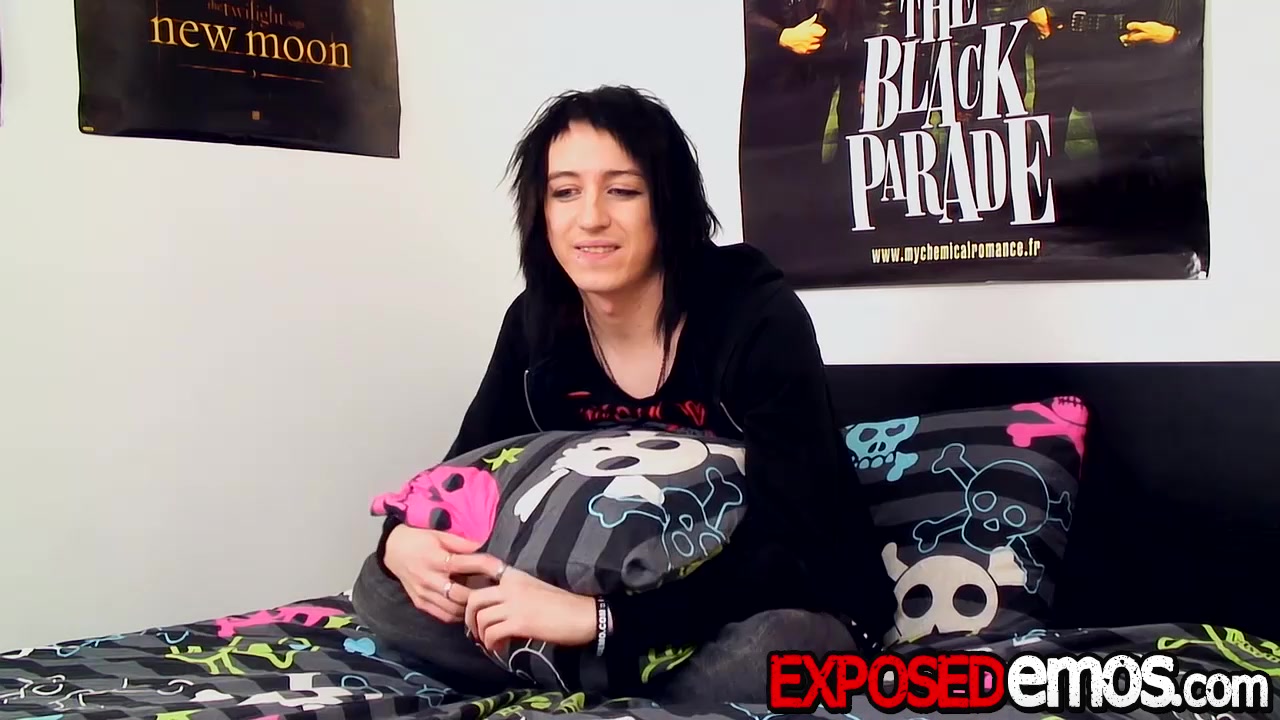 Mylo Fox in Twink Mylo Fox Loves A Fleshy Toy On His Big Emo Cock - ExposedEmos