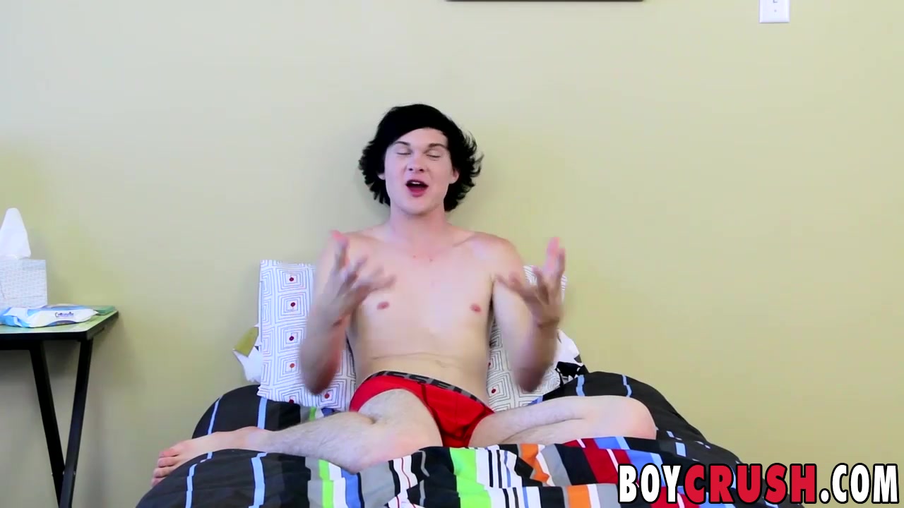 Justin Cummings in Good looking Justin Cummings thugs his big schlong solo - BoyCrush