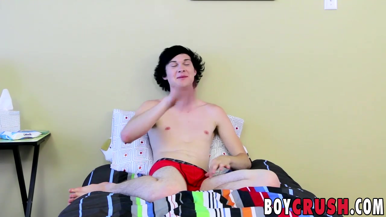 Justin Cummings in Good looking Justin Cummings thugs his big schlong solo - BoyCrush