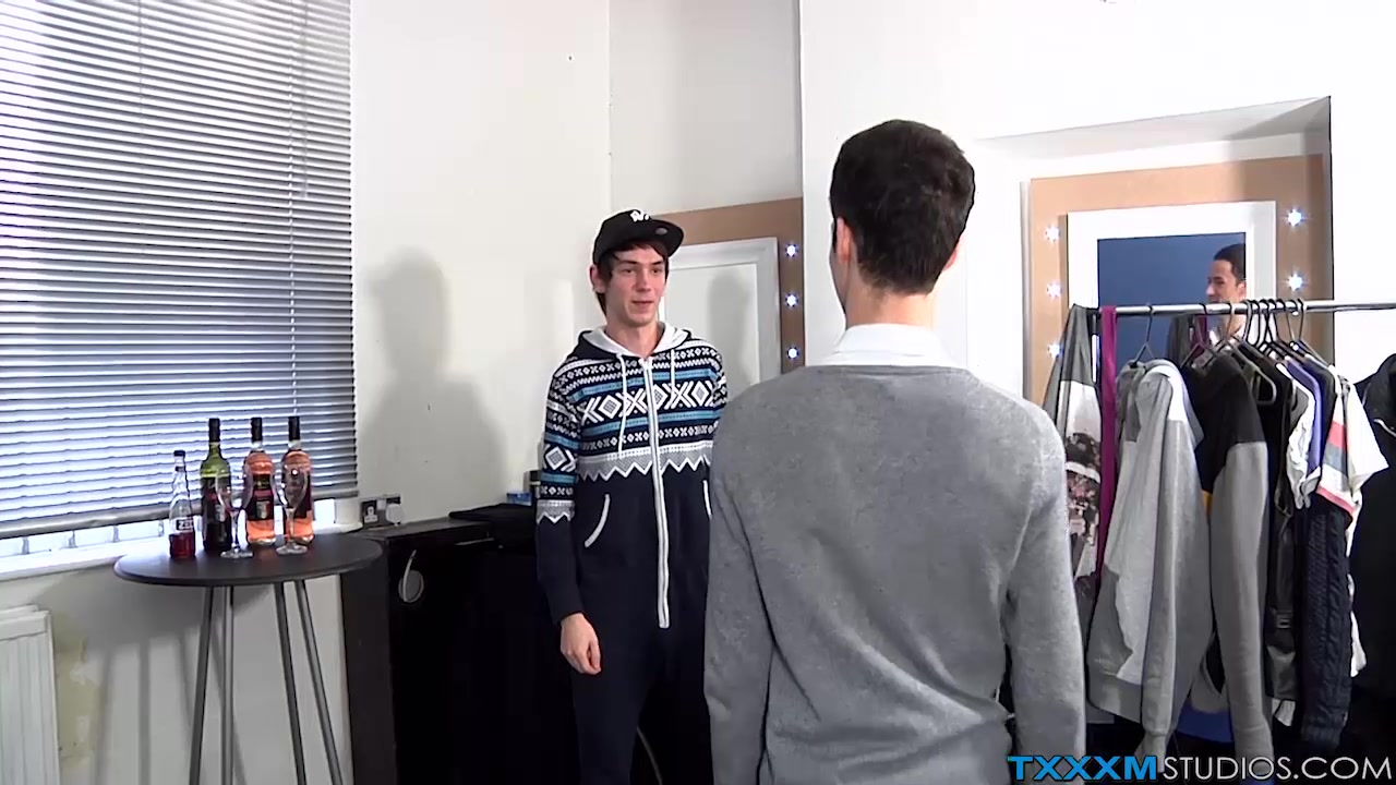 Oli Jay Luca List in Skinny fuckers Oli Jay and Luca List get crazy on sofa - TXXXMStudios