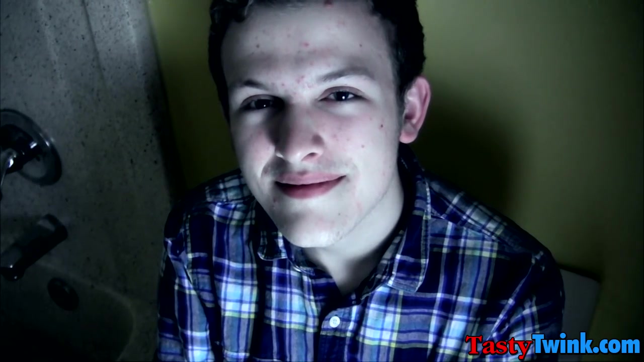 Trace Van De Kamp Toby Franks in Trace Van De Kamp mouth fucks lusty twink Toby Franks - TastyTwink