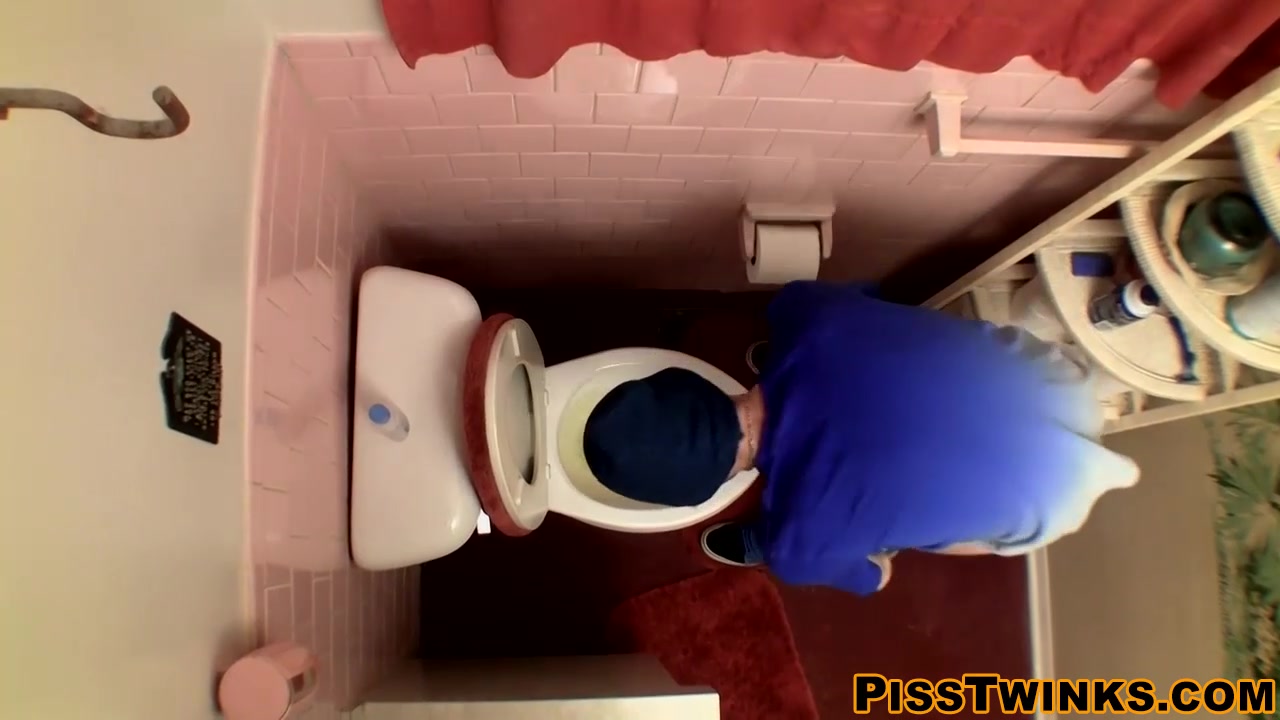 Devin Reynolds Dakota James in Devin Reynolds grabs his cock and unloads in the toilet - PissTwinks
