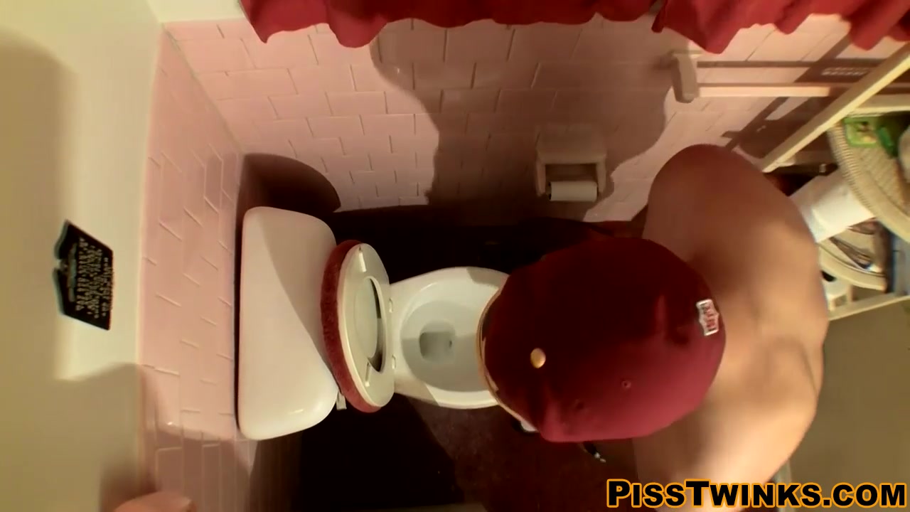 Leo McArthur Jake Reid Devin Reynolds in Leo McArthur gets caught jerking off and pissing in toilet - PissTwinks