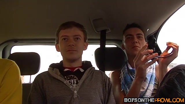 Danny Cunningham AJ Chambers Leo Paris in Bottom bitch Leo Paris enjoys being fucked by two twinks - BoysOnTheProwl