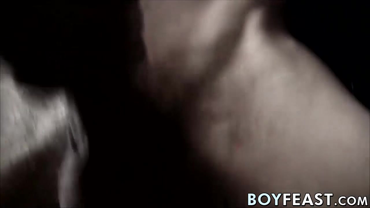 Trace Van De Kamp Blake Mast in Trace Van De Kamp gives handjob to his lover Blake Mast - BoyFeast