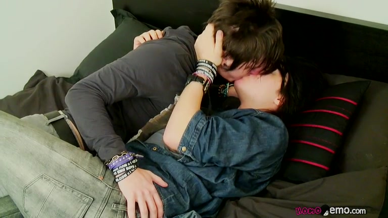 Two Emo Twinks In Their Debut On Screen Fuck! - Zackarry Starr Fucks Domino Harvey