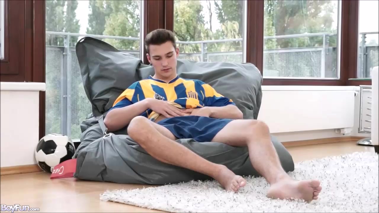 Hot Gay Solo Uncut Cock Masturbating