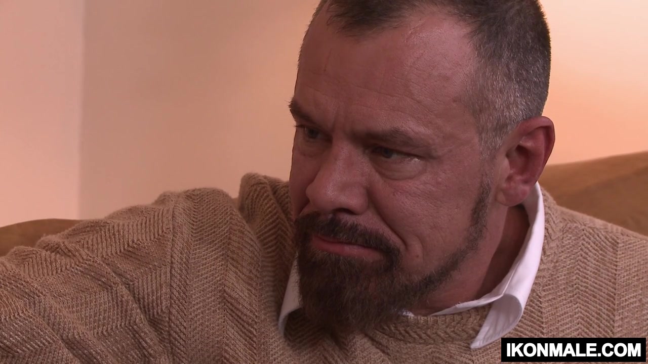 Older Max Sargent seduces stud Sam Truitt