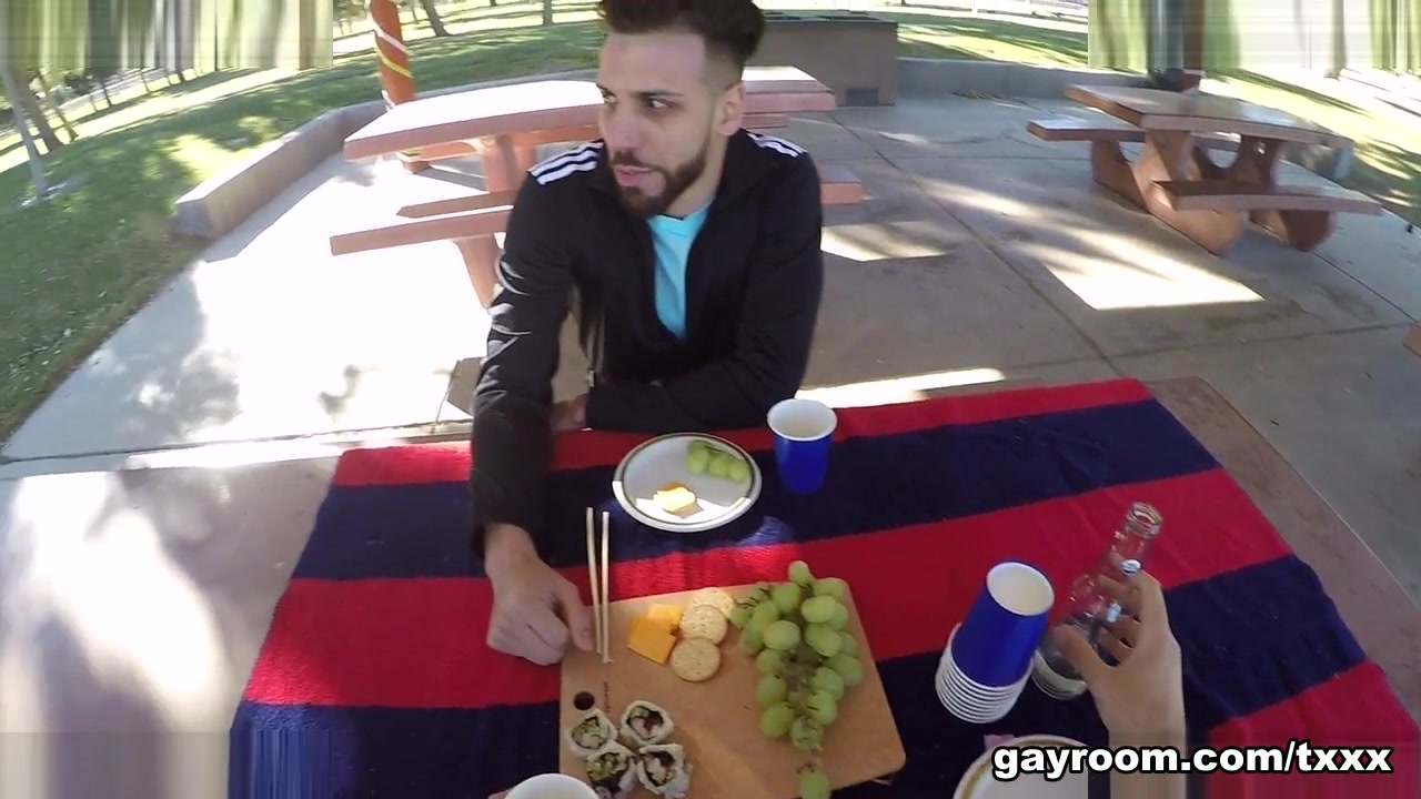 Fx Rios & Mason Lear in Picnic and a 9-inch Dick - GayRoom