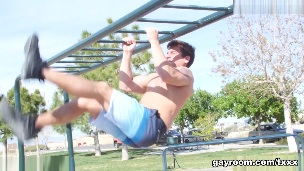 Carson Cruise & Jordan Boss in Stuffed Hole - GayRoom